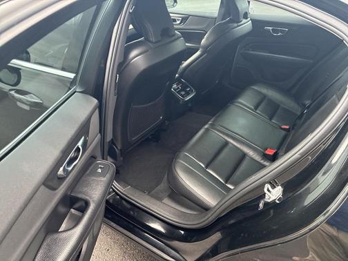 2022 Volvo S60 T5