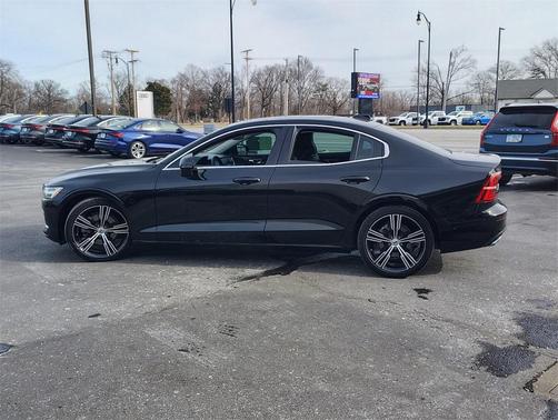 2022 Volvo S60 T5