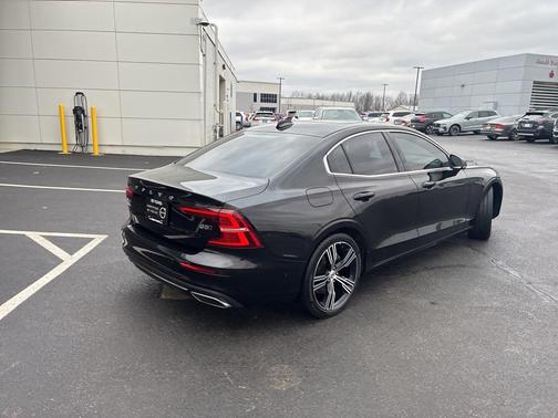 2022 Volvo S60 T5