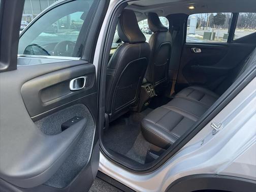 2025 Volvo XC40 B5 Plus Bright Theme