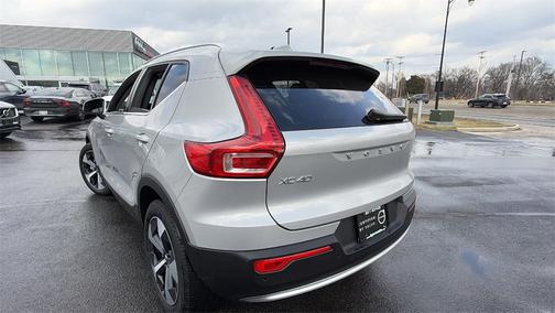 2025 Volvo XC40 B5 Plus Bright Theme