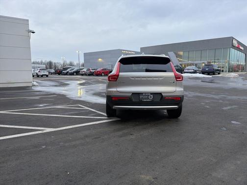 2025 Volvo XC40 B5 Plus Bright Theme