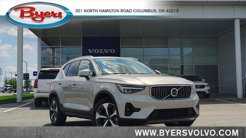 2025 Volvo XC40 B5 Plus Bright Theme