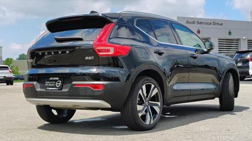2025 Volvo XC40 B5 Plus Bright Theme