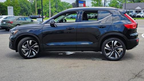 2025 Volvo XC40 B5 Plus Bright Theme