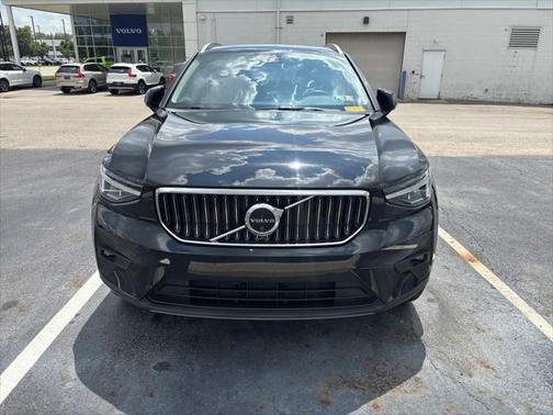 2025 Volvo XC40 B5 Plus Bright Theme