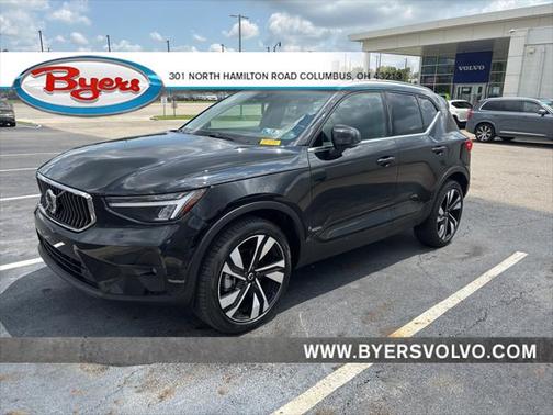 2025 Volvo XC40 B5 Plus Bright Theme