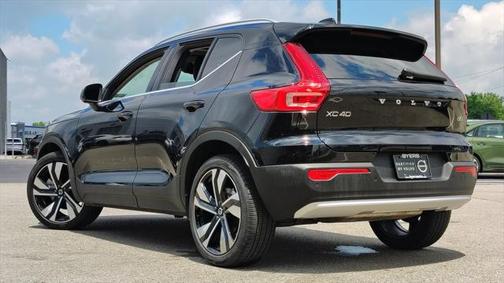 2025 Volvo XC40 B5 Plus Bright Theme