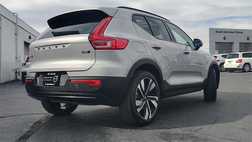 2025 Volvo XC40 B5 Plus Dark Theme
