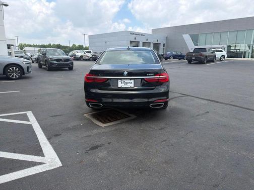 Black Sapphire Metallic 2019 BMW 750 i xDrive