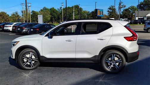 2026 Volvo XC40 B5 Core