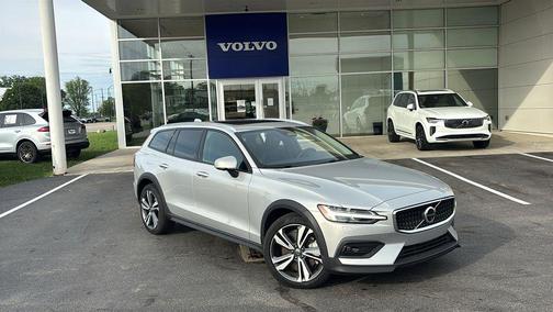 Silver Dawn Metallic 2025 Volvo V60 Cross Country B5 Plus