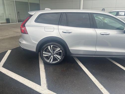 Silver Dawn Metallic 2025 Volvo V60 Cross Country B5 Plus