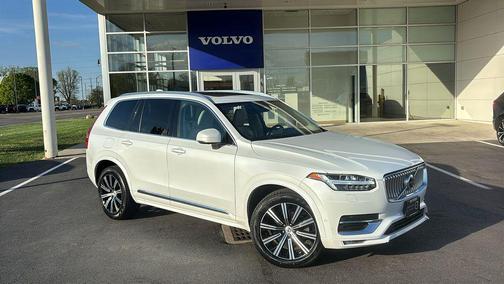 Crystal White Metallic 2023 Volvo XC90 B6 Plus 7-Seater