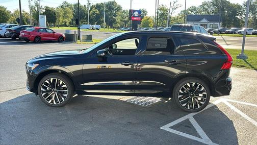 Onyx Black Metallic 2027 Volvo XC60 B5 Ultra