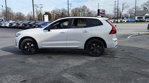 2026 Volvo XC60 B5 Ultra Black Edition