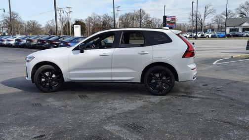 2026 Volvo XC60 B5 Ultra Black Edition