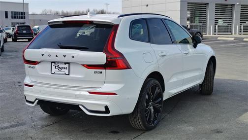 2026 Volvo XC60 B5 Ultra Black Edition
