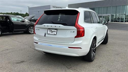 2025 Volvo XC90 B5 Plus