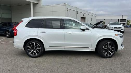 2025 Volvo XC90 B5 Plus