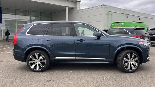2025 Volvo XC90 Plug-In Hybrid T8 Plus