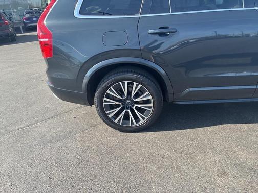 2022 Volvo XC90 T5 Momentum