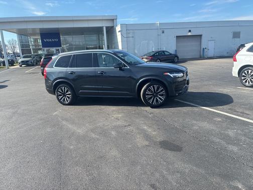 2022 Volvo XC90 T5 Momentum