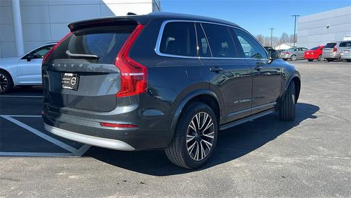 2022 Volvo XC90 T5 Momentum