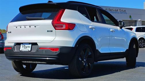 2026 Volvo XC40 B5 Ultra Black Edition