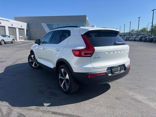 Crystal White 2026 Volvo XC40 B5 Plus