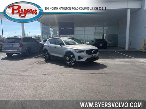 2025 Volvo XC40 B5 Plus Dark Theme