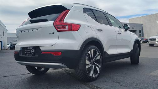 2025 Volvo XC40 B5 Plus Bright Theme