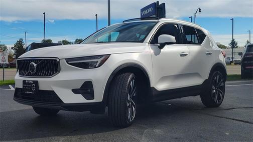 2025 Volvo XC40 B5 Plus Bright Theme