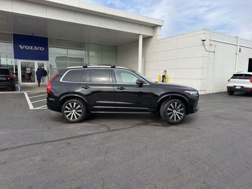 Onyx Black Metallic 2023 Volvo XC90 B5 Core