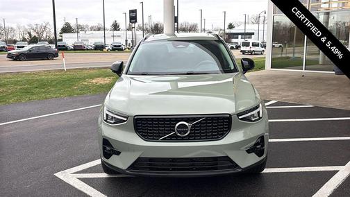 2023 Volvo XC40 B5 Plus Dark Theme