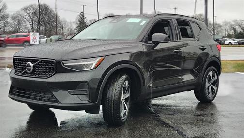 2026 Volvo XC40 B5 Core