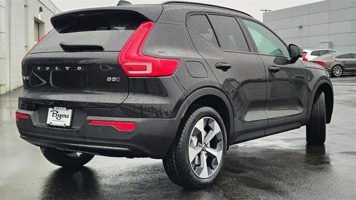 2026 Volvo XC40 B5 Core