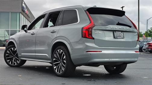 2025 Volvo XC90 B5 Plus