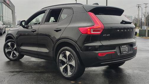 2025 Volvo XC40 B5 Plus Dark Theme