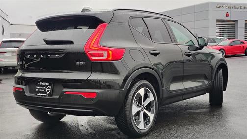 2025 Volvo XC40 B5 Plus Dark Theme