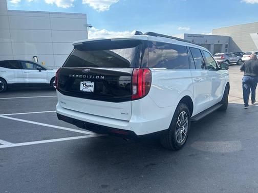 White Metallic 2025 Ford Expedition Active