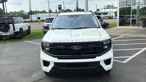 White Metallic 2025 Ford Expedition Active