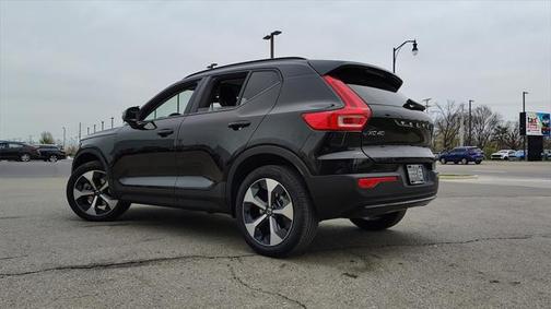 2024 Volvo XC40 B5 Plus Dark Theme