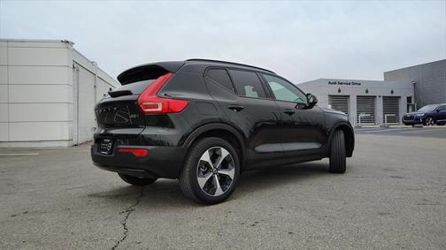 2024 Volvo XC40 B5 Plus Dark Theme