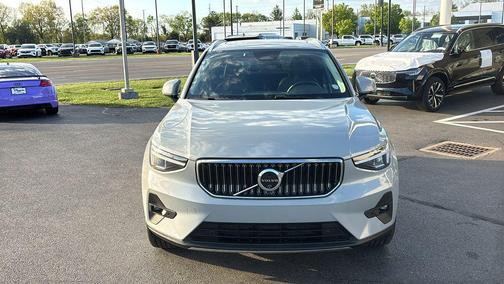 Vapour Gray Metallic 2025 Volvo XC40 B5 Plus Bright Theme
