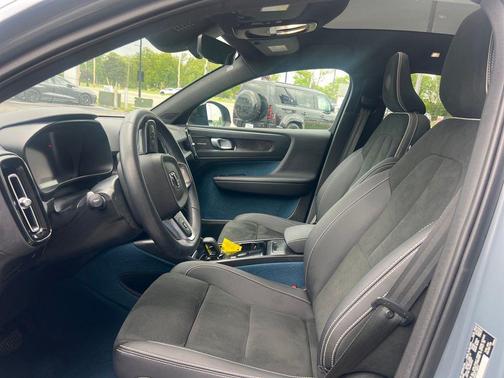 Thunder Gray Metallic 2023 Volvo C40 Recharge Pure Electric Ultimate