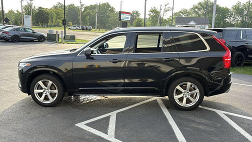 Onyx Black Metallic 2021 Volvo XC90 T6 Momentum