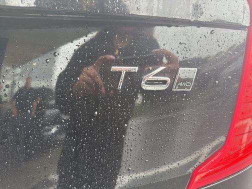 Onyx Black Metallic 2021 Volvo XC90 T6 Momentum