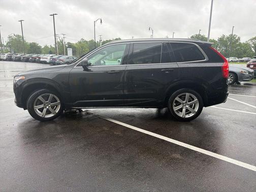 Onyx Black Metallic 2021 Volvo XC90 T6 Momentum
