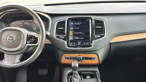 Onyx Black Metallic 2021 Volvo XC90 T6 Momentum
